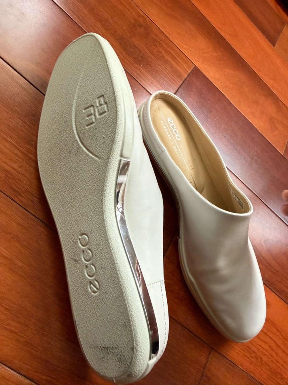 Ecco Women's White Slip-On Leather Flats Simpil mule 208803